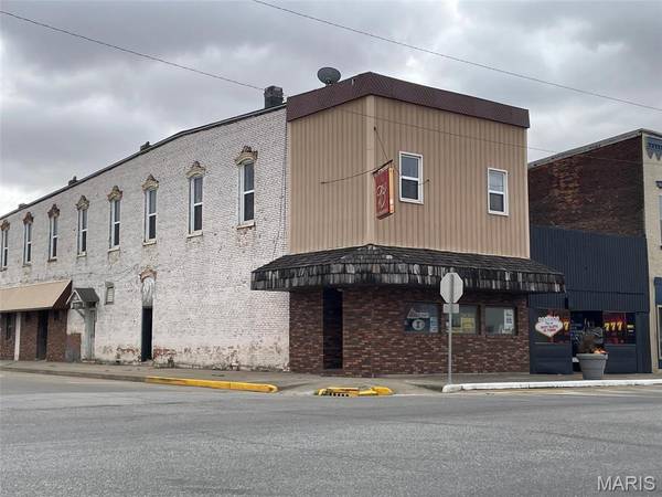 101 W State, Nokomis, IL 62075