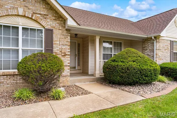 1901 Cedarwood TRL, Belleville, IL 62226