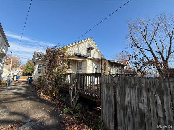 723 Linden ST, Alton, IL 62002