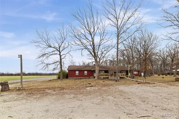 1162 School ST, Percy, IL 62272