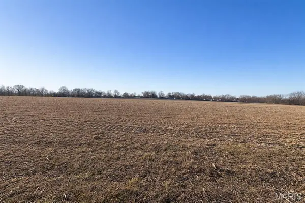 2277 Staunton RD, Troy, IL 62294