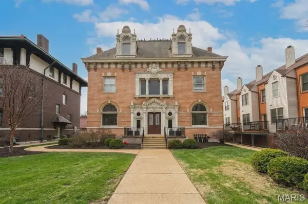 4512 West Pine BLVD, St Louis, MO 63108