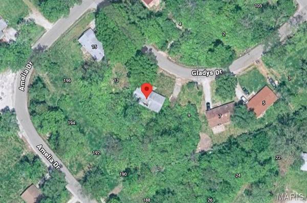 11 Gladys DR, Cahokia, IL 62206