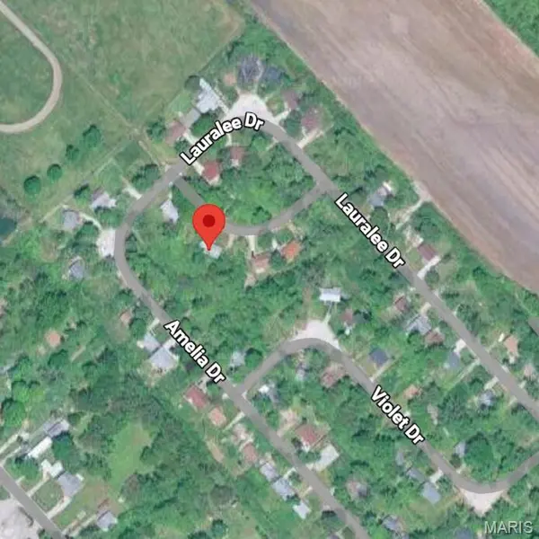 11 Gladys DR, Cahokia, IL 62206