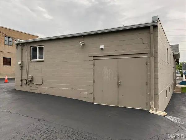 2015 S Big Bend BLVD, Maplewood, MO 63117