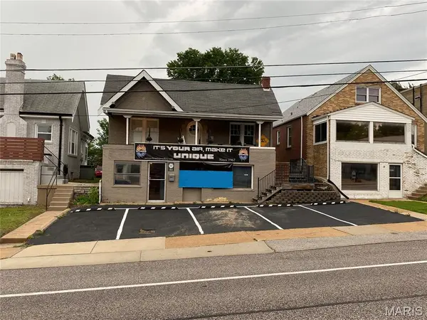 2015 S Big Bend BLVD, Maplewood, MO 63117