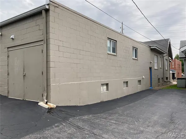 2015 S Big Bend BLVD, Maplewood, MO 63117