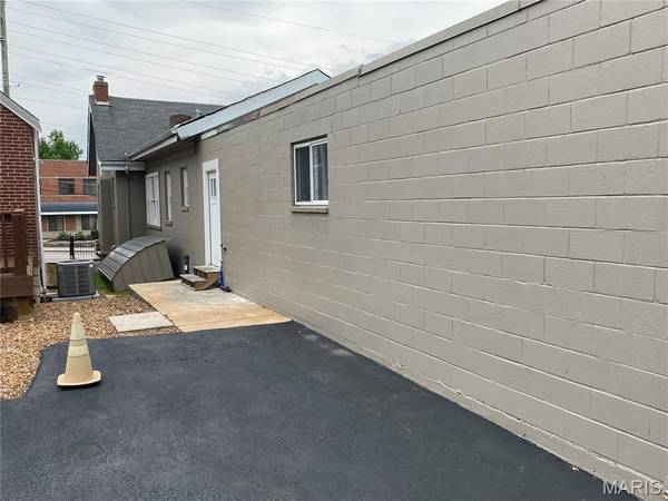 2015 S Big Bend BLVD, Maplewood, MO 63117