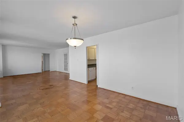 900 S Hanley RD #11B, Clayton, MO 63105