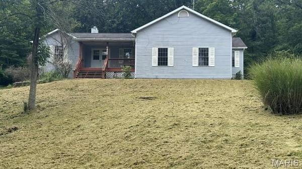 8422 Old Orchard LN, Dittmer, MO 63023
