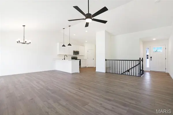 31 Bluestem CT, Lake St Louis, MO 63367