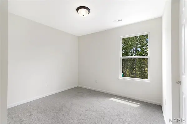 384 Butterfly Garden LN, Wentzville, MO 63385
