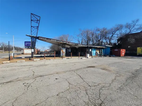 3869 Page BLVD, St Louis, MO 63113