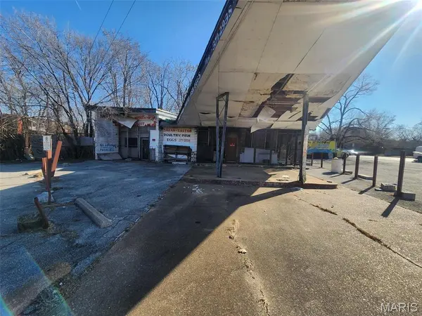 3869 Page BLVD, St Louis, MO 63113