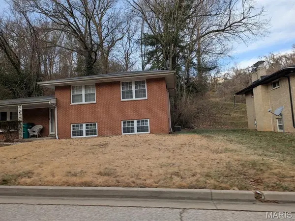 9002 De Boupre ST, East St Louis, IL 62203