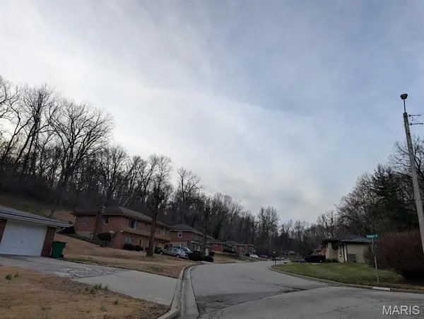 9002 De Boupre ST, East St Louis, IL 62203