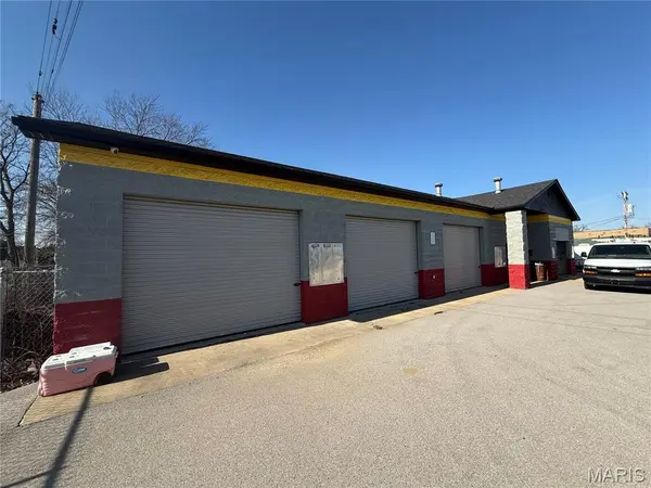 1020 Milton RD, Alton, IL 62002