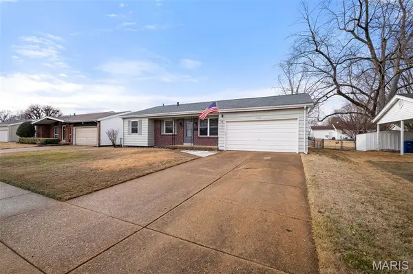 7415 Foxtrot DR, Hazelwood, MO 63042