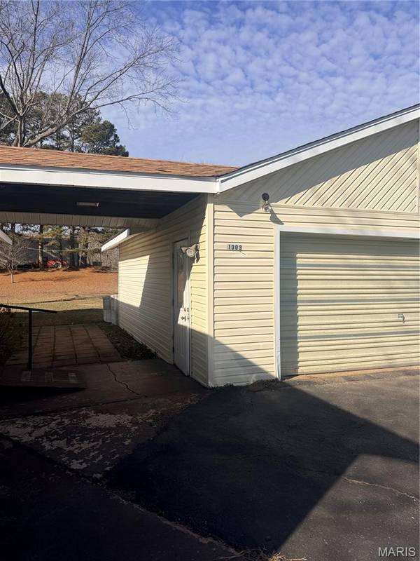 1303 Highway NN, Poplar Bluff, MO 63901