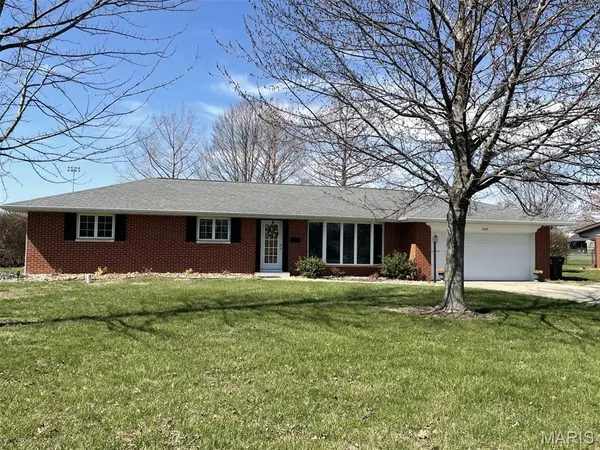 1059 N Cherry ST, Breese, IL 62230