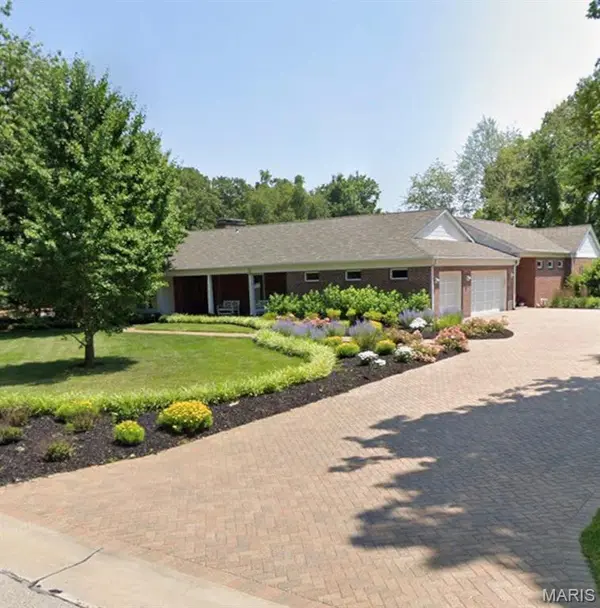 70 E Ladue Estates DR, Creve Coeur, MO 63141