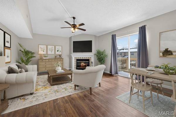 9117 N Swan CIR, St Louis, MO 63144