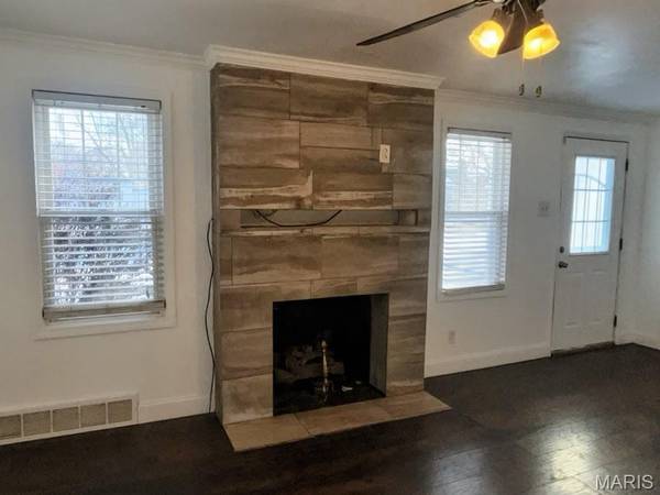 1587 Farmview AVE, St Louis, MO 63138