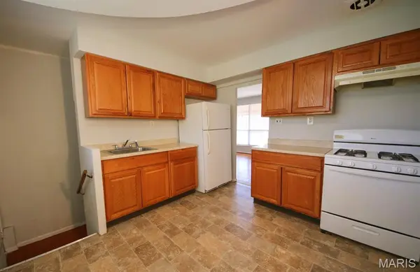 105 Clearview DR, Florissant, MO 63033