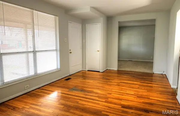 105 Clearview DR, Florissant, MO 63033