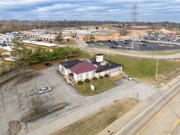 357 N Woods Mill RD, Chesterfield, MO 63017