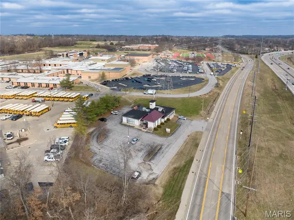 357 N Woods Mill RD, Chesterfield, MO 63017