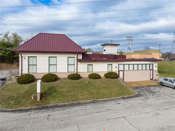 357 N Woods Mill RD, Chesterfield, MO 63017