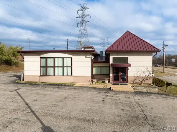 357 N Woods Mill RD, Chesterfield, MO 63017