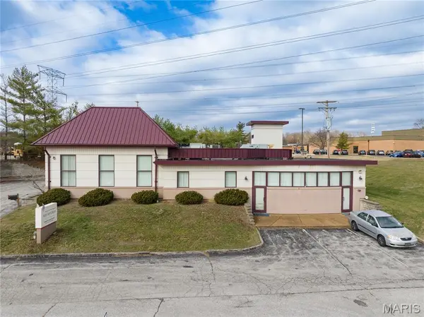 357 N Woods Mill RD, Chesterfield, MO 63017