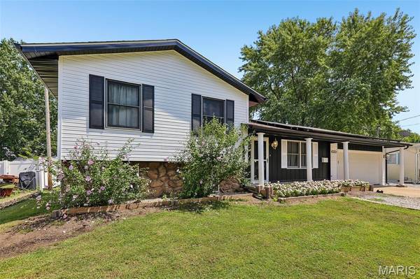 1512 N Harrison ST, Litchfield, IL 62056