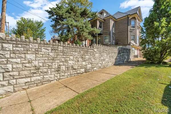 3831 S Grand BLVD, St Louis, MO 63118
