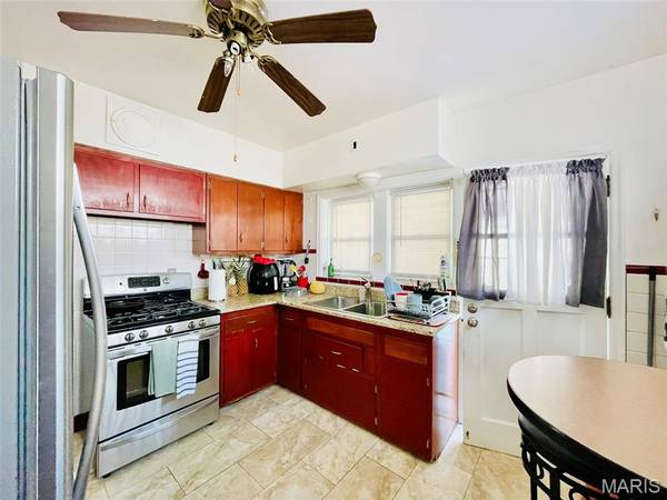 1439 McLaran AVE, St Louis, MO 63147