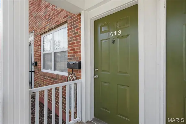 1513 Swallow DR, St Louis, MO 63144