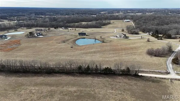 8 Northern Dancer DR, Troy, MO 63379