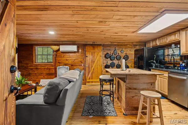 1886 Bittersweet RD, Lake Ozark, MO 65049