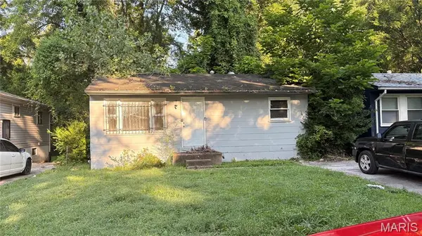 10235 Lord DR, St Louis, MO 63136