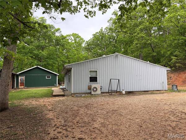 4412 N Virginia Mines RD, St Clair, MO 63077
