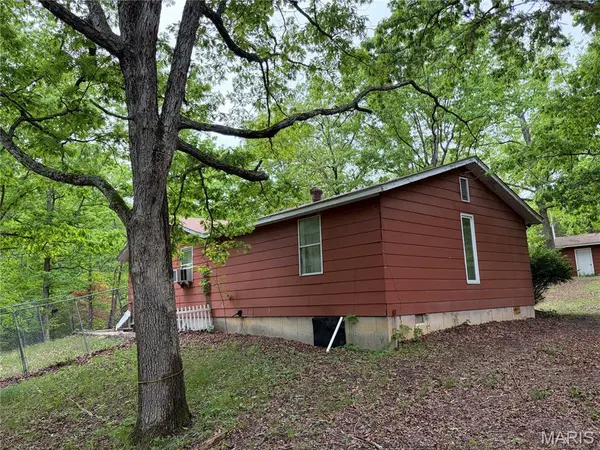 4462 N Virginia Mines RD, St Clair, MO 63077