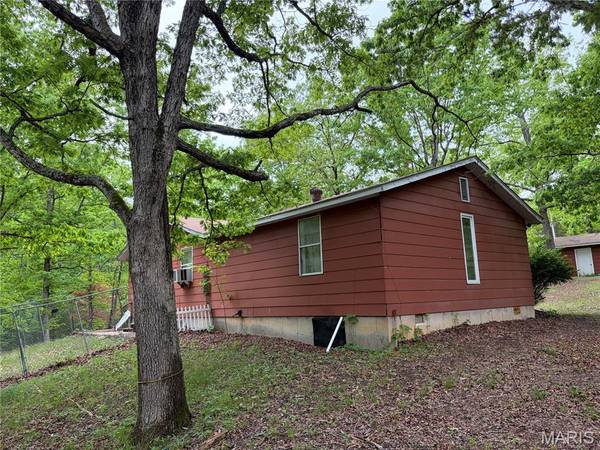 4462 N Virginia Mines RD, St Clair, MO 63077