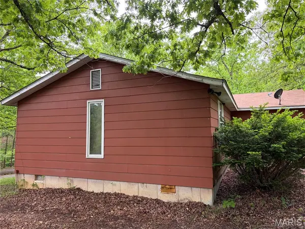 4462 N Virginia Mines RD, St Clair, MO 63077