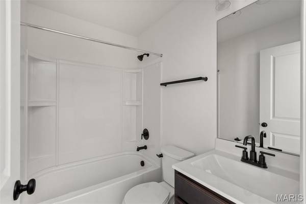 246 Noser DR, Florissant, MO 63031