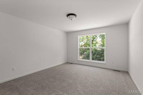 246 Noser DR, Florissant, MO 63031