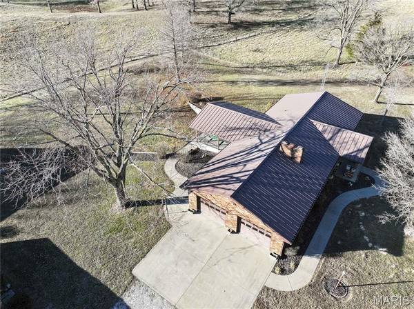 34 Missouri LN, Perryville, MO 63775