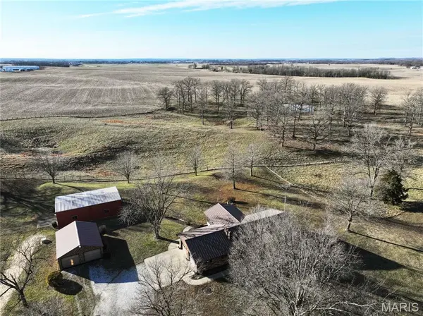 34 Missouri LN, Perryville, MO 63775