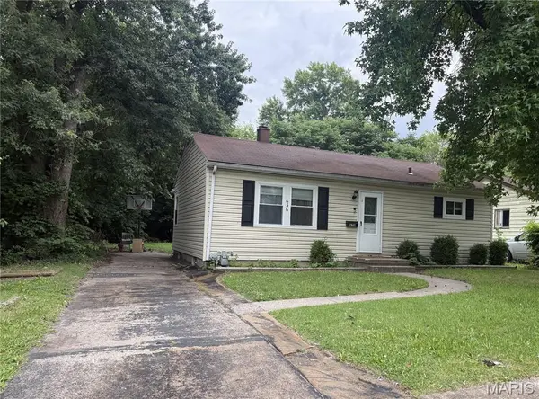 636 Royal Heights RD, Belleville, IL 62226
